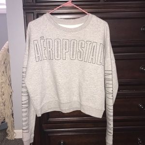 gray Aeropostale crew neck